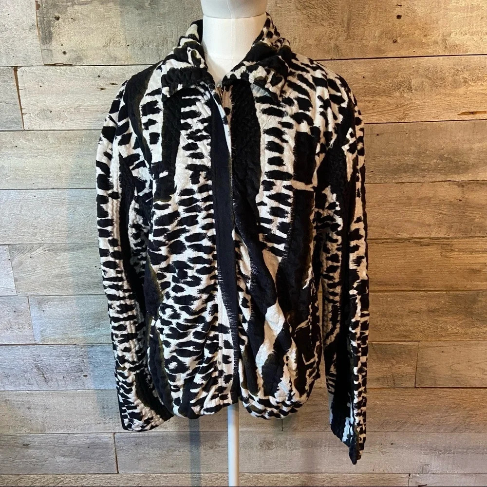 UbU women’s hand crafted black‎  and white zip up jacket in size medium